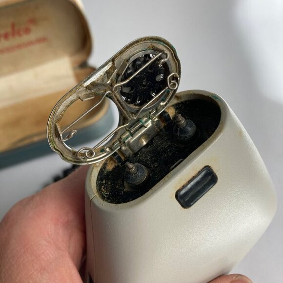 Vintage Norelco Speedshaver Electric Razor Shaver w/Case FOR PARTS OR REPAIR - Picture 4 of 7